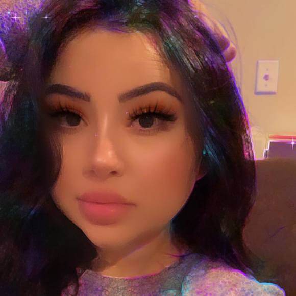 Poshmark profile picture for @valee